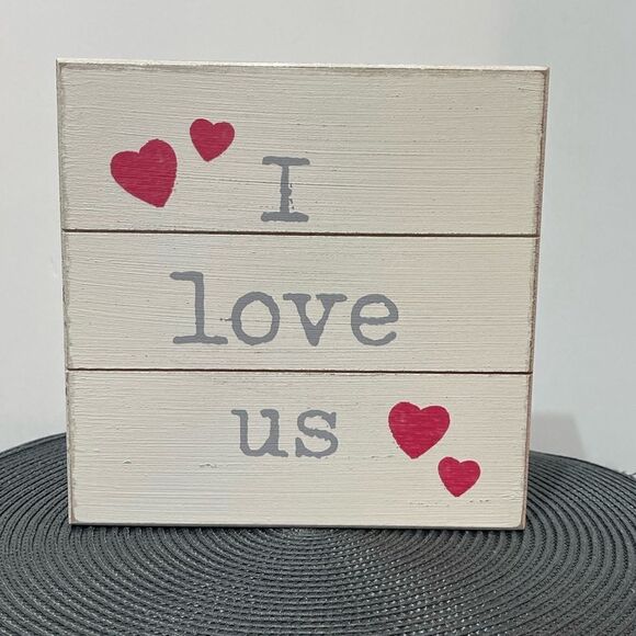 I Love Us Valentines Wooden Sign NWT - Picture 1 of 7
